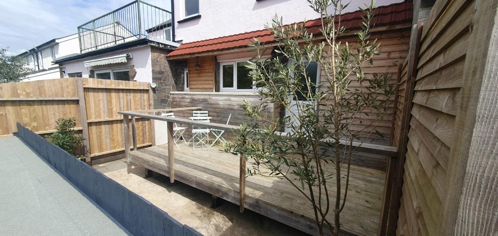 Ty Taf 2 Bed Cottage With Deck & Easy Transport Links Cardiff Exterior foto